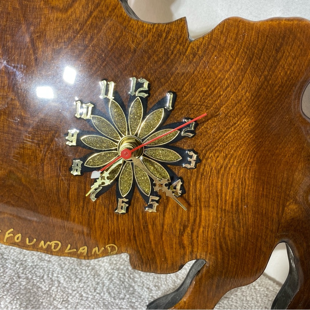 Vintage Handmade Wooden Newfoundland Wall Clock - Picture 5 of 12